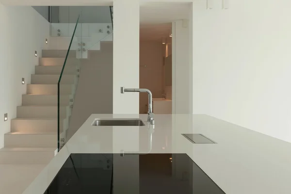 Binnenlandse keuken van een modern huis — Stockfoto