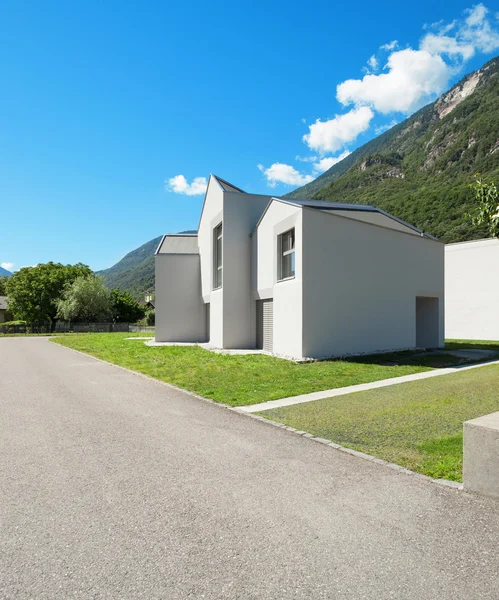 Extérieur, maisons blanches modernes — Photo