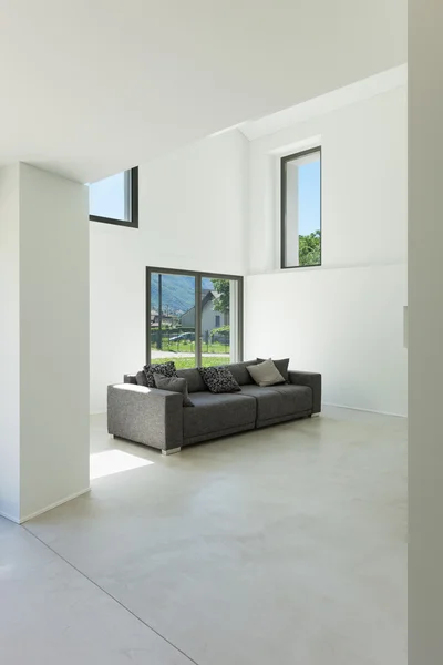 Interieur, woonkamer met sofa — Stockfoto