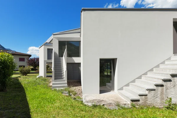 Nieuwe huis uitzicht vanaf de Wei — Stockfoto