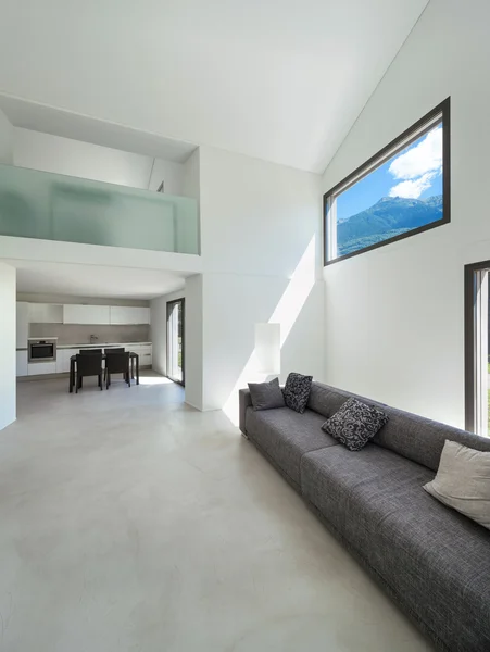 Innenraum, Wohnzimmer mit Sofa — Stockfoto