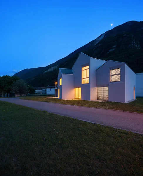 Modern houses by night — Stock Photo, Image