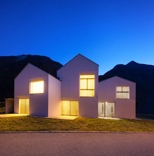 Maisons de campagne la nuit — Photo