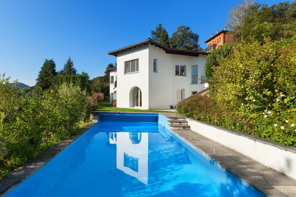 Haus im klassischen Stil — Stockfoto