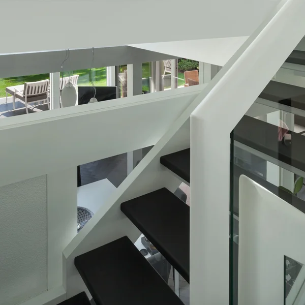 Casa moderna, escadaria — Fotografia de Stock
