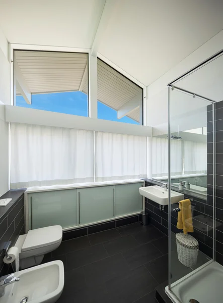 Badezimmer des modernen Hauses — Stockfoto