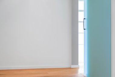 Koridor cam kapı, modern ev ile