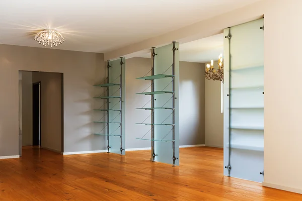 Interior do apartamento com pisos de madeira — Fotografia de Stock