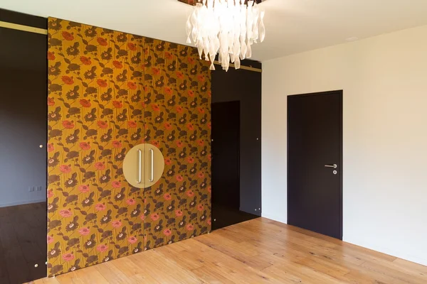 Chambre avec placard, intérieur moderne de la maison — Photo