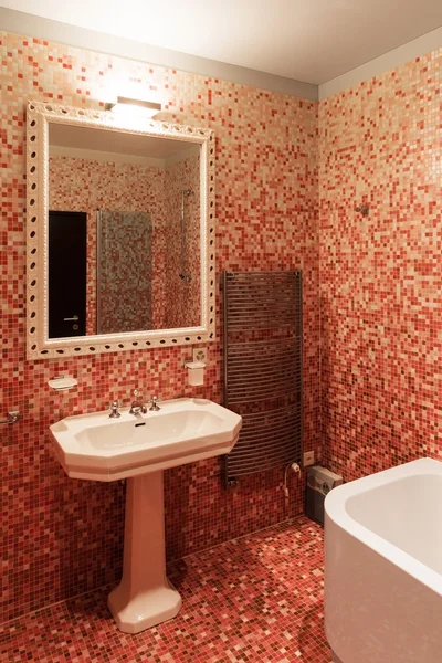 Intérieur de l'appartement, salle de bain moderne — Photo