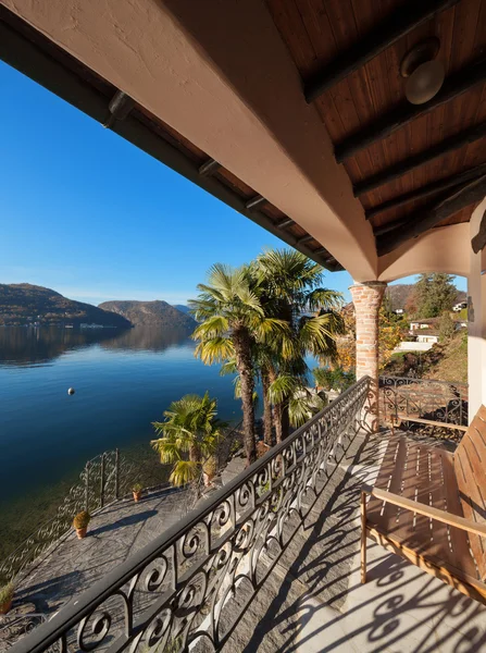 Casa clássica, agradável terraço — Fotografia de Stock