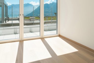 boş oda ile pencere eşiği