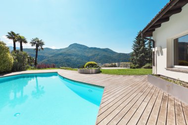Yüzme havuzlu bir villa