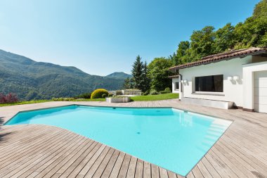 Yüzme havuzlu bir villa
