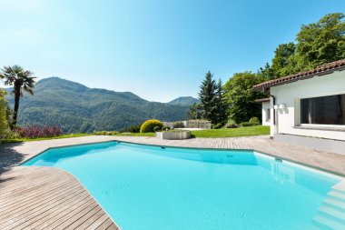 Yüzme havuzlu bir villa