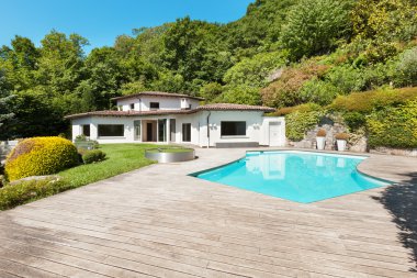 Yüzme havuzlu bir villa