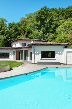 Yüzme havuzlu bir villa