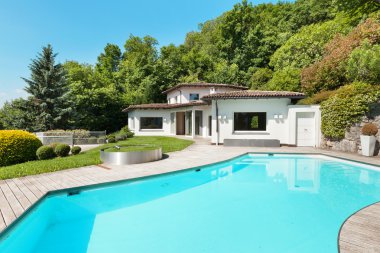 Yüzme havuzlu bir villa