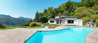 Yüzme havuzlu bir villa
