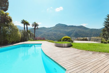 Yüzme havuzlu bir villa