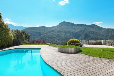 Yüzme havuzlu bir villa