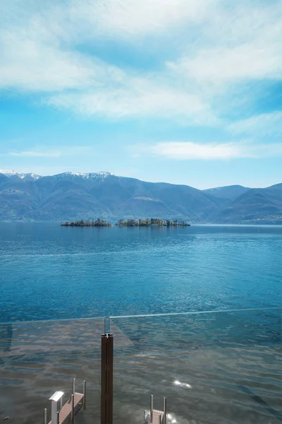 Bir dağ gölü güzel manzara — Stok fotoğraf