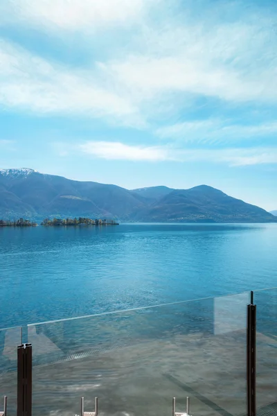 Bir dağ gölü güzel manzara — Stok fotoğraf