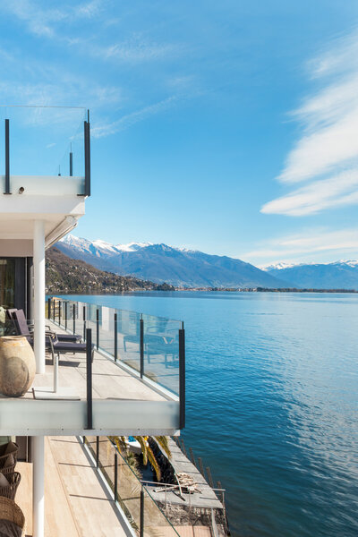 современная архитектура, красивая терраса
