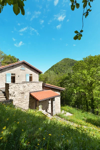 Landhaus im Wald — Stockfoto