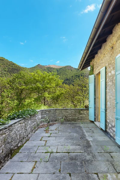 Landhaus im Wald — Stockfoto