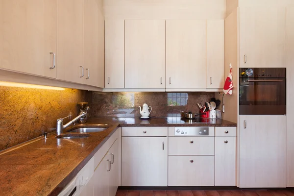 Interieur, klassiek binnenlandse keuken — Stockfoto