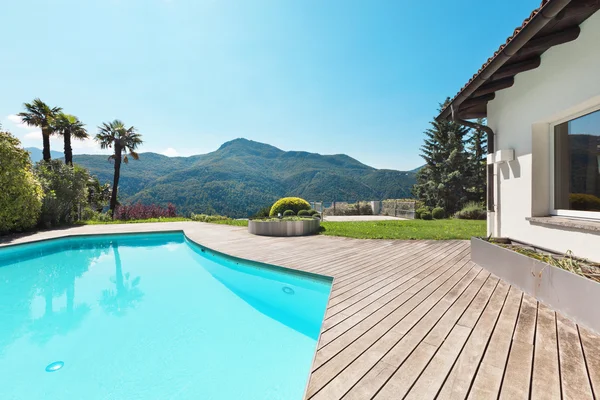 Villa med pool — Stockfoto