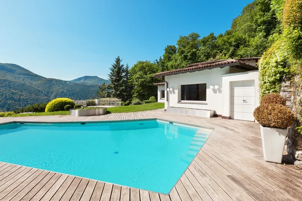 Villa mit Pool — Stockfoto