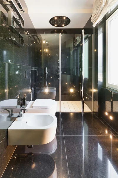 Interiores, baño moderno — Foto de Stock
