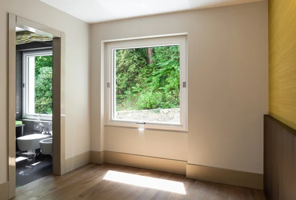 Leeres Zimmer mit Fenster — Stockfoto