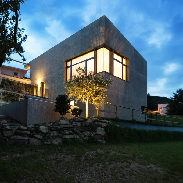 Modern house by night — Stock Photo, Image