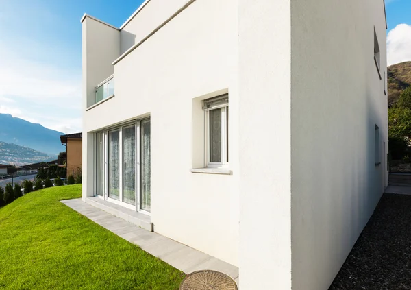 Moderne witte huis — Stockfoto