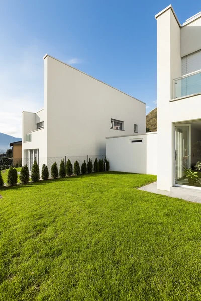 Modern beyaz ev — Stok fotoğraf