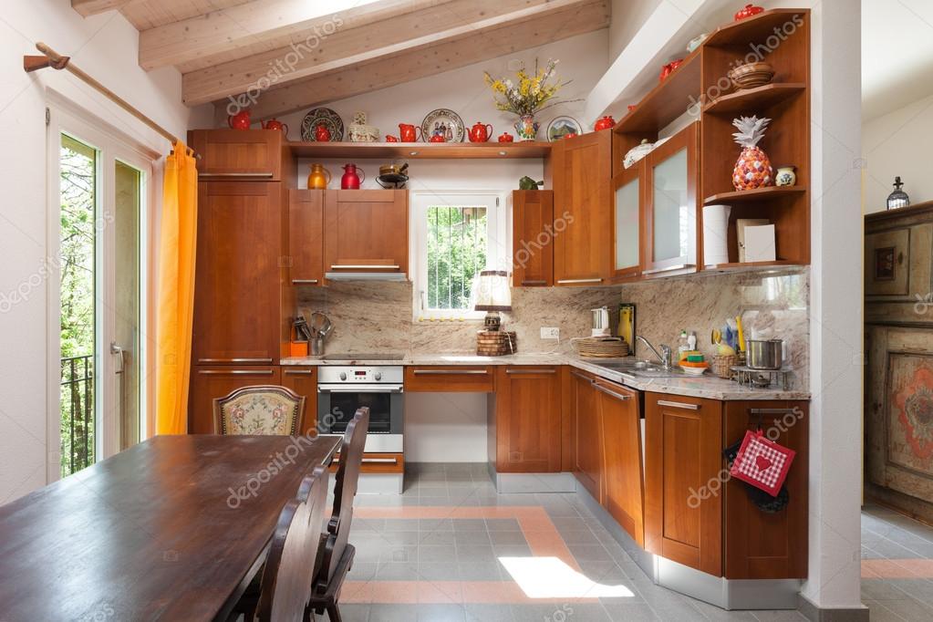 Casa di campagna, cucina — foto stock © zveiger #95474346 Cucine per case di campagna