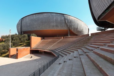 Mimari, oditoryum dış