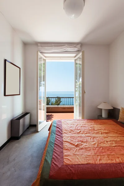 Szép szoba, tengerre néző kilátással — Stock Fotó