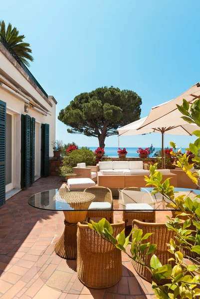 Mooi terras met uitzicht op zee — Stockfoto