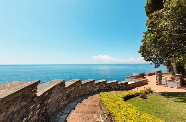 Belle terrasse, extérieur avec vue mer — Photo