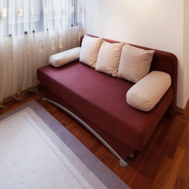 İç, kırmızı divan