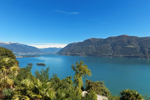 Panoramautsikt över sjön Maggiore — Stockfoto