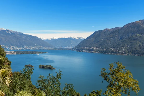 Panoramautsikt över sjön Maggiore — Stockfoto