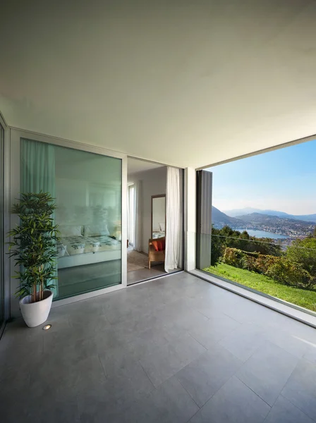 Interni, balcone con vista lago — Foto Stock