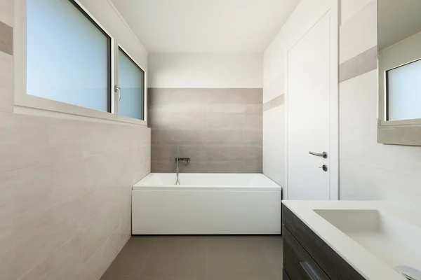 Bagno moderno con vasca — Foto Stock