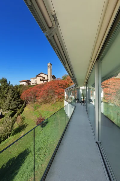 Balkon eines modernen Hauses — Stockfoto