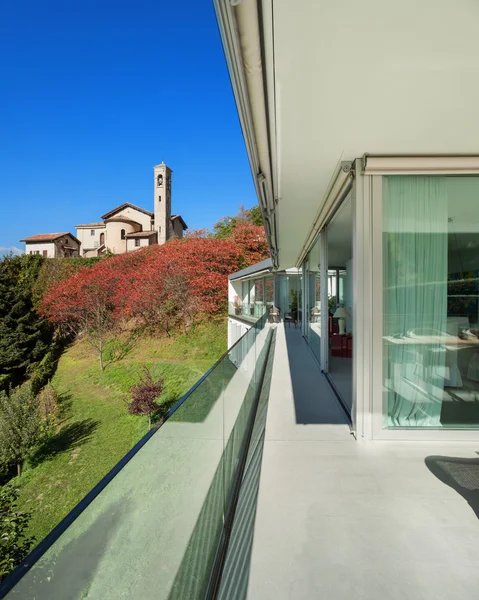 Balcone di una casa moderna — Foto Stock